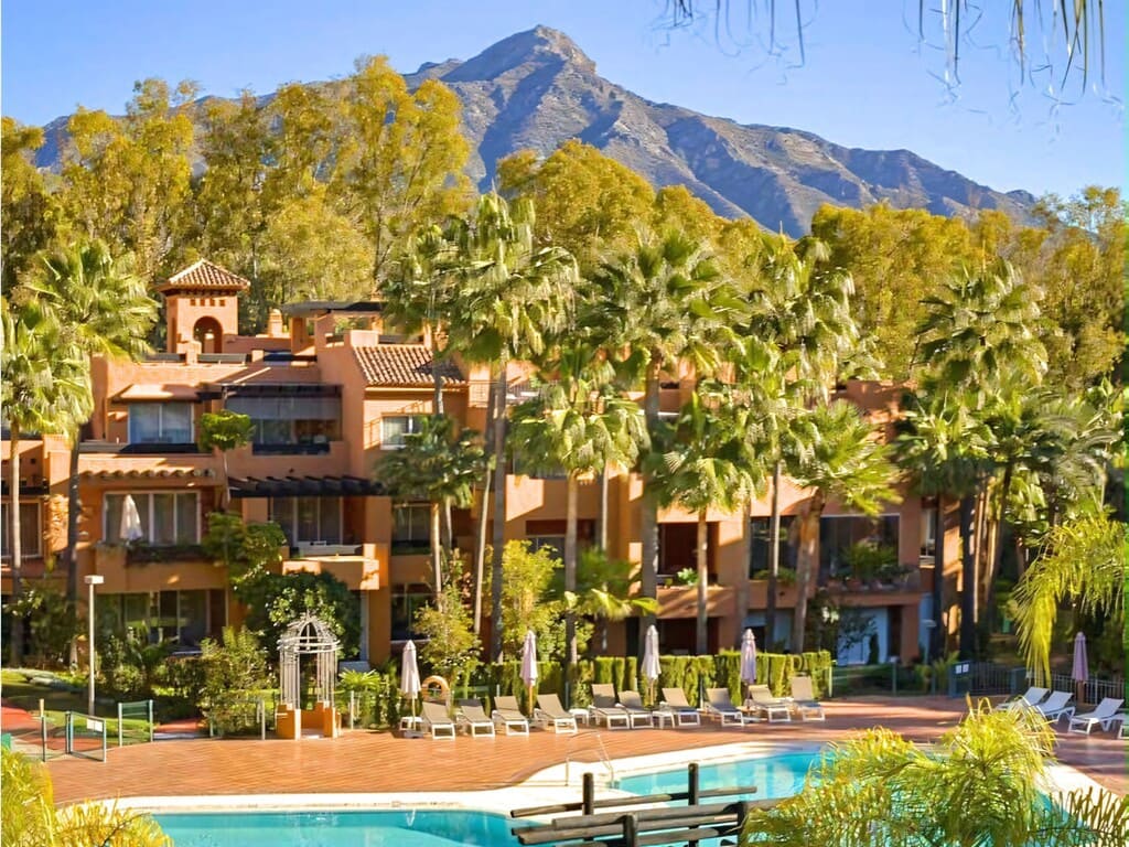 4 bedroom Apartment for sale in Nueva Andalucia with pool garage - € 1,090,000 (Ref: 10054814)