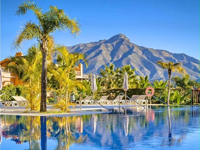 4 bedroom Apartment for sale in Nueva Andalucia, Marbella with pool garage - € 1,090,000 (Ref: 10054814)