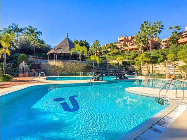 4 bedroom Apartment for sale in Nueva Andalucia, Marbella with pool garage - € 1,090,000 (Ref: 10054814)