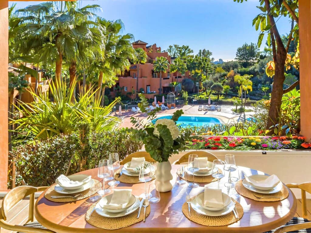 4 bedroom Apartment for sale in Nueva Andalucia with pool garage - € 1,090,000 (Ref: 10054814)