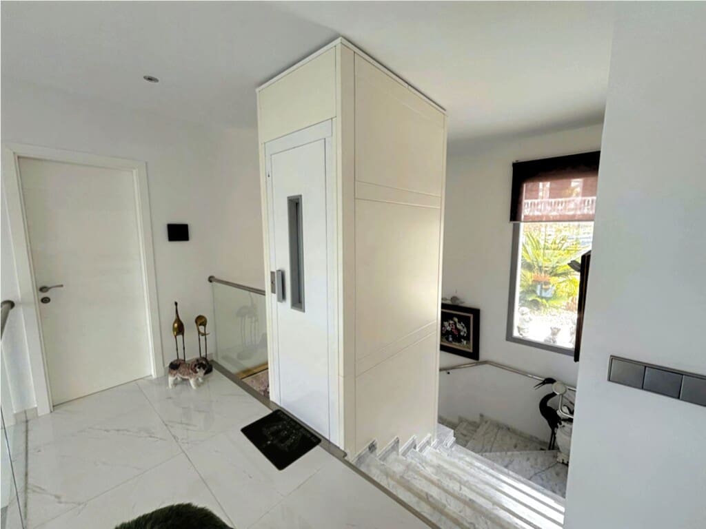 Villa for sale in La Cala de Mijas with pool garage - € 1,850,000 (Ref: 10054815)