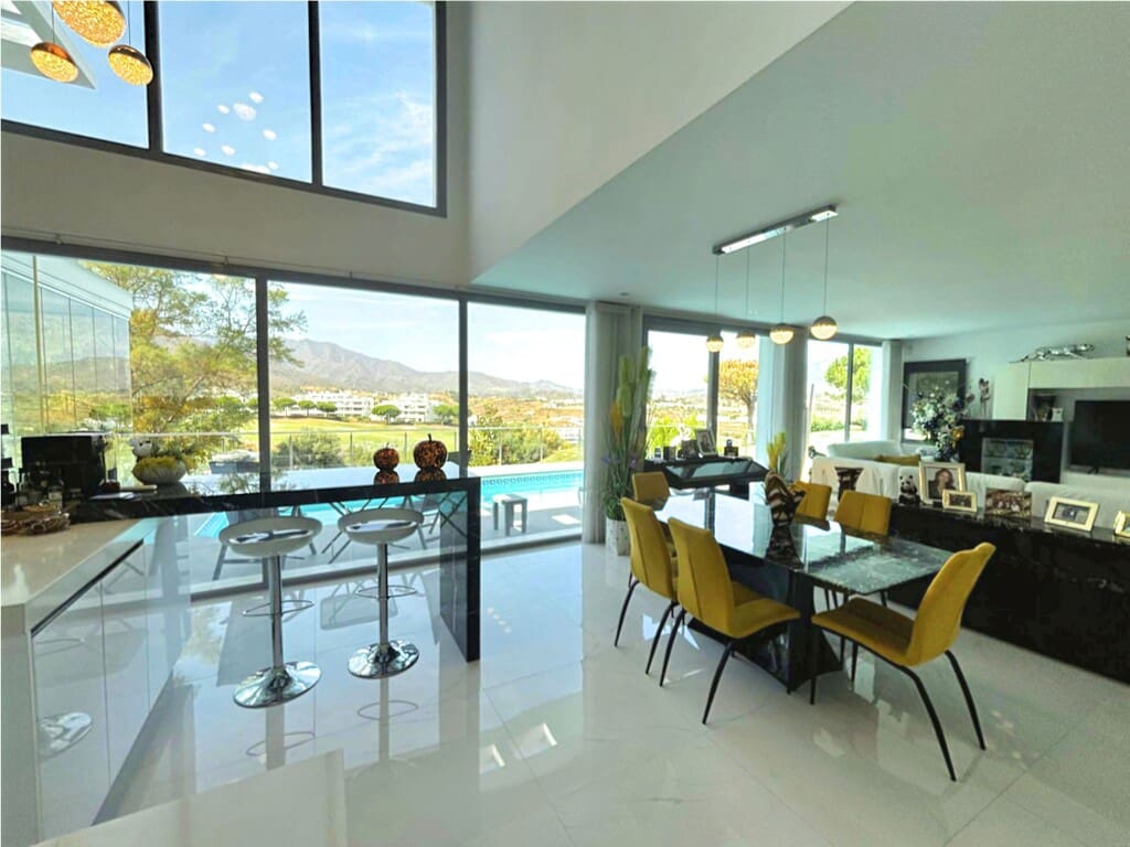 Villa for sale in La Cala de Mijas with pool garage - € 1,850,000 (Ref: 10054815)
