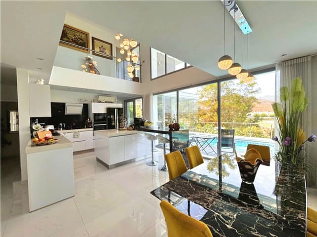 Villa for sale in La Cala de Mijas, Mijas with pool garage - € 1,850,000 (Ref: 10054815)