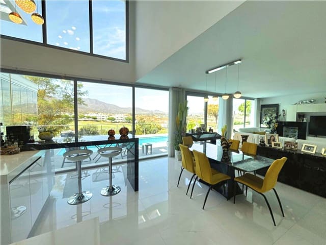 Villa for sale in La Cala de Mijas, Mijas with pool garage - € 1,850,000 (Ref: 10054815)