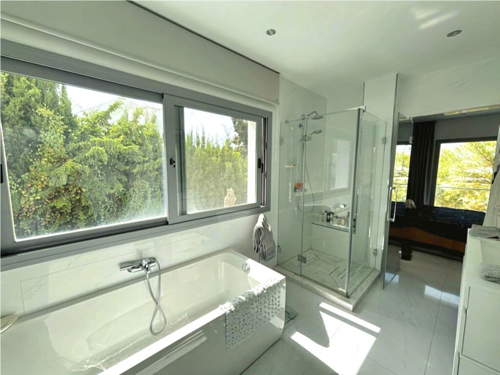Villa for sale in La Cala de Mijas with pool garage - € 1,850,000 (Ref: 10054815)