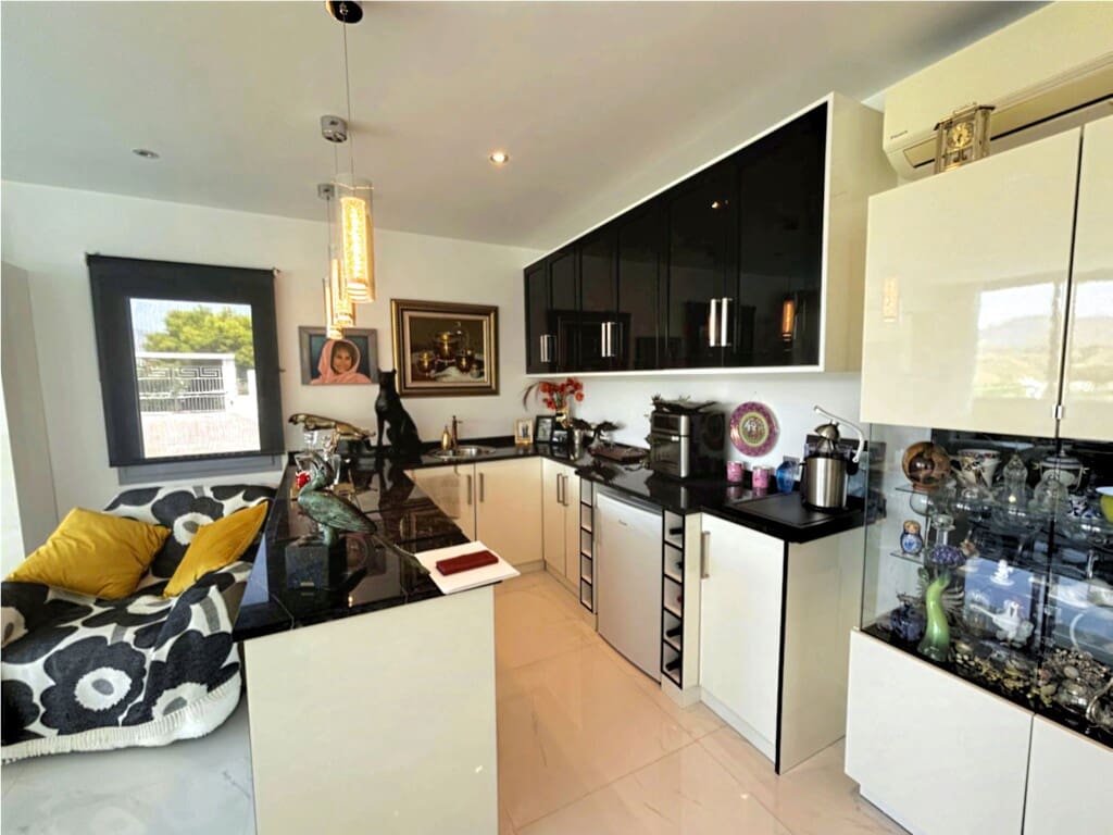 Villa for sale in La Cala de Mijas with pool garage - € 1,850,000 (Ref: 10054815)
