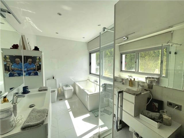 Villa for sale in La Cala de Mijas, Mijas with pool garage - € 1,850,000 (Ref: 10054815)