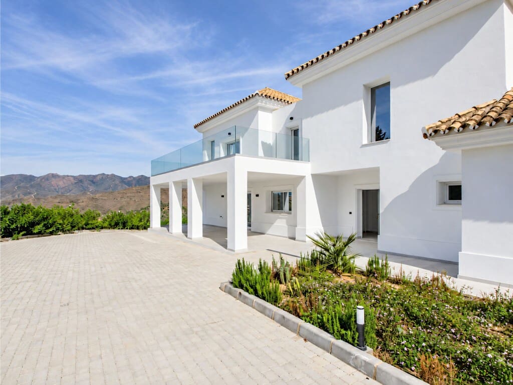 4 slaapkamer Villa te koop in La Mairena met zwembad garage - € 1.980.000 (Ref: 10054816)