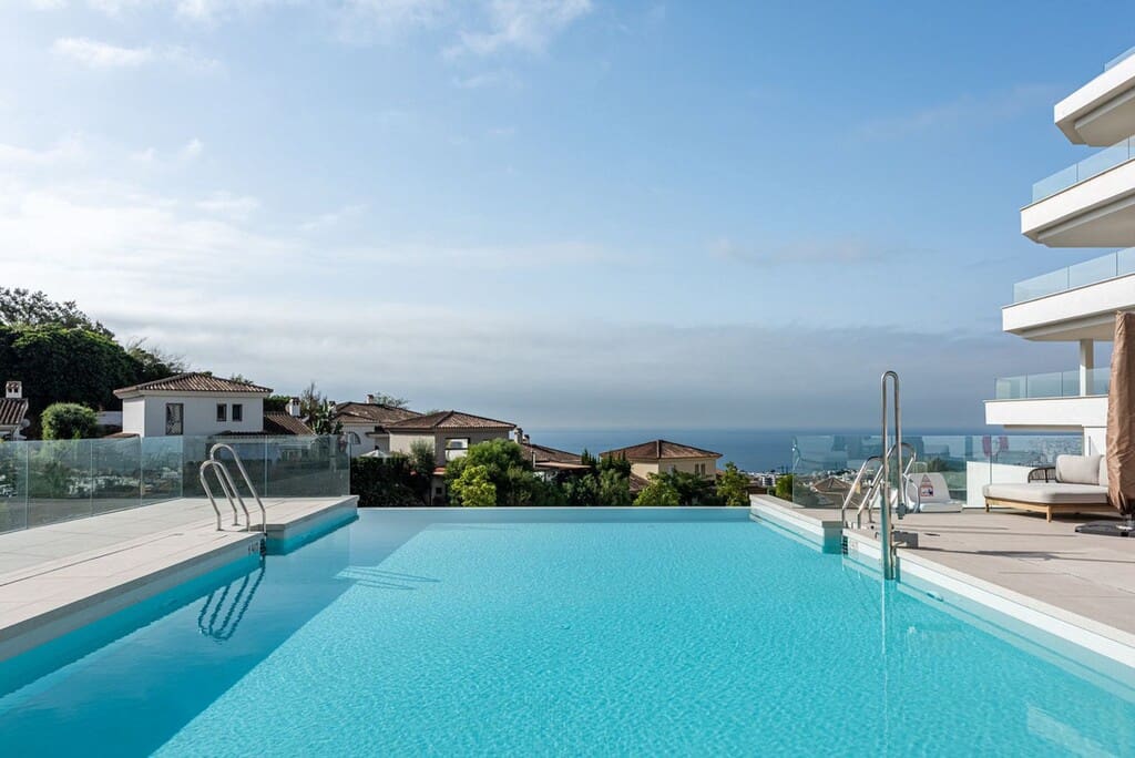 2 Zimmer Apartment zu verkaufen in Fuengirola mit Pool Garage - 599.000 € (Ref: 10061353)