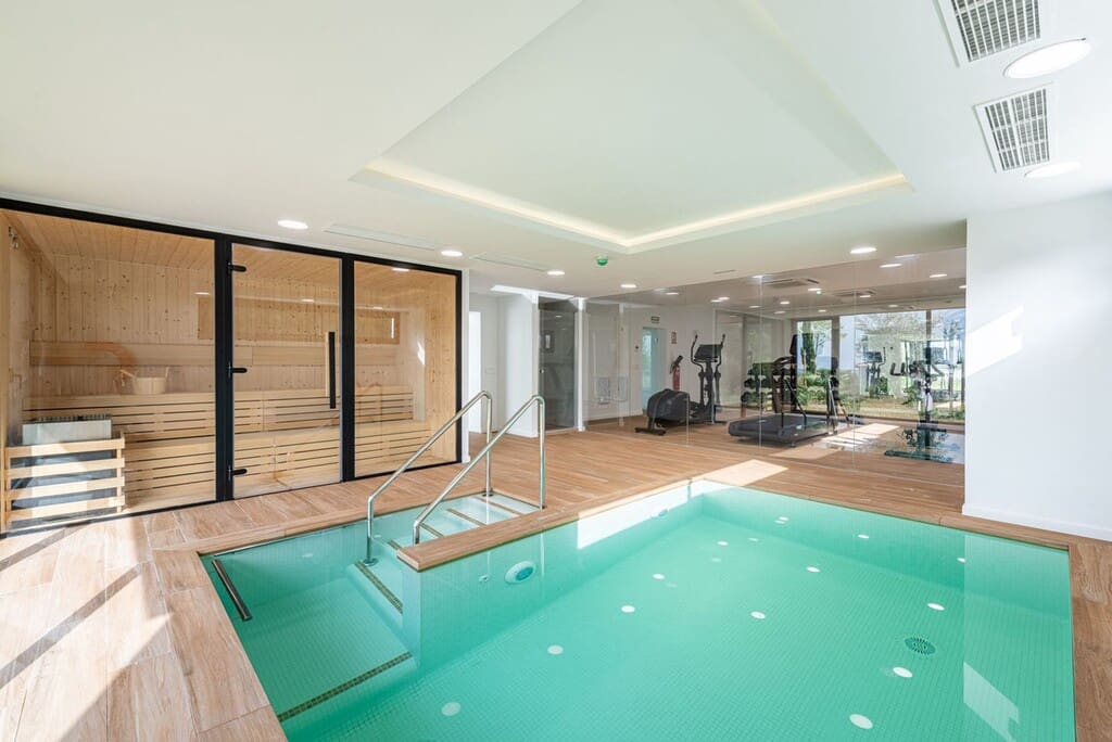 2 Zimmer Apartment zu verkaufen in Fuengirola mit Pool Garage - 599.000 € (Ref: 10061353)