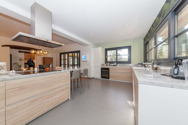 3 soverom Villa til leie i San Pedro de Alcantara, Marbella med svømmebasseng garasje - € 6 500 (Ref: 10063876)