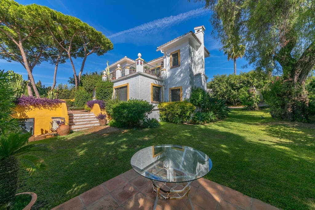 3 slaapkamer Villa te huur in San Pedro de Alcantara met zwembad garage - € 6.500 (Ref: 10063876)