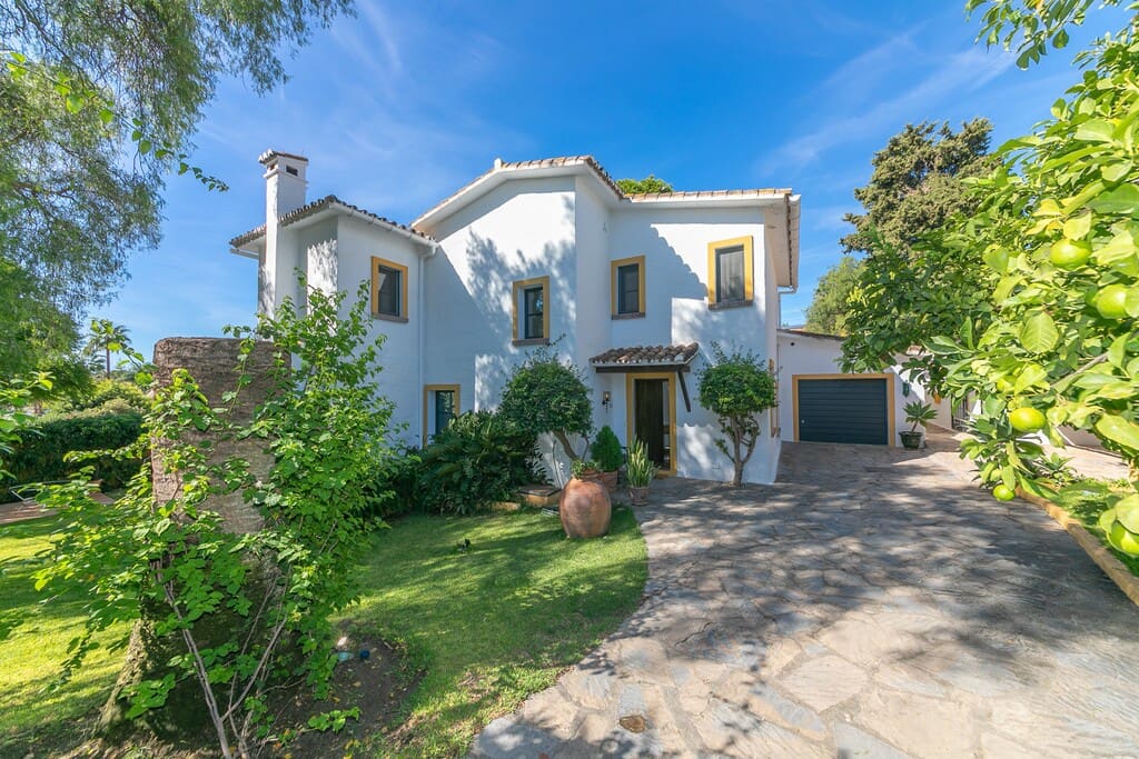 3 slaapkamer Villa te huur in San Pedro de Alcantara met zwembad garage - € 6.500 (Ref: 10063876)