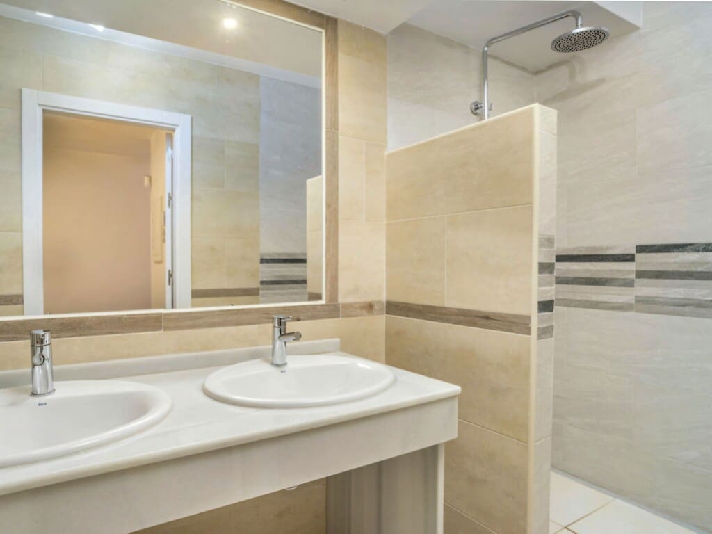 4 soveværelse Byhus til salg i Marbella med swimmingpool garage - € 660.000 (Ref: 10067170)