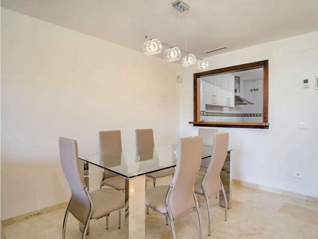 4 soveværelse Byhus til salg i Marbella med swimmingpool garage - € 660.000 (Ref: 10067170)