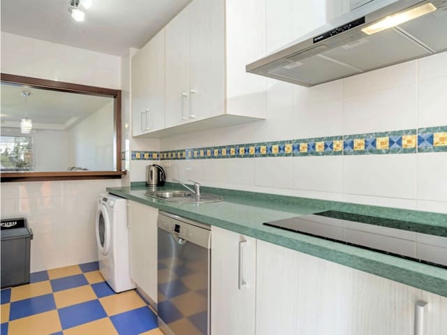 4 soveværelse Byhus til salg i Marbella med swimmingpool garage - € 660.000 (Ref: 10067170)