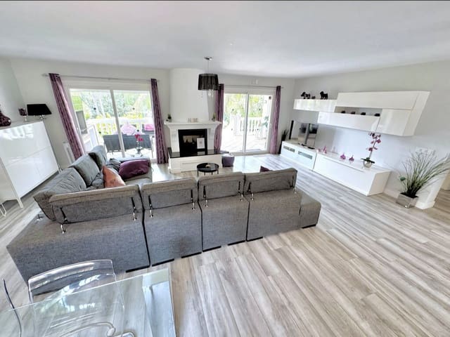 6 soverom Villa til salgs i Mijas Costa, Mijas med svømmebasseng garasje - € 1 350 000 (Ref: 10075390)