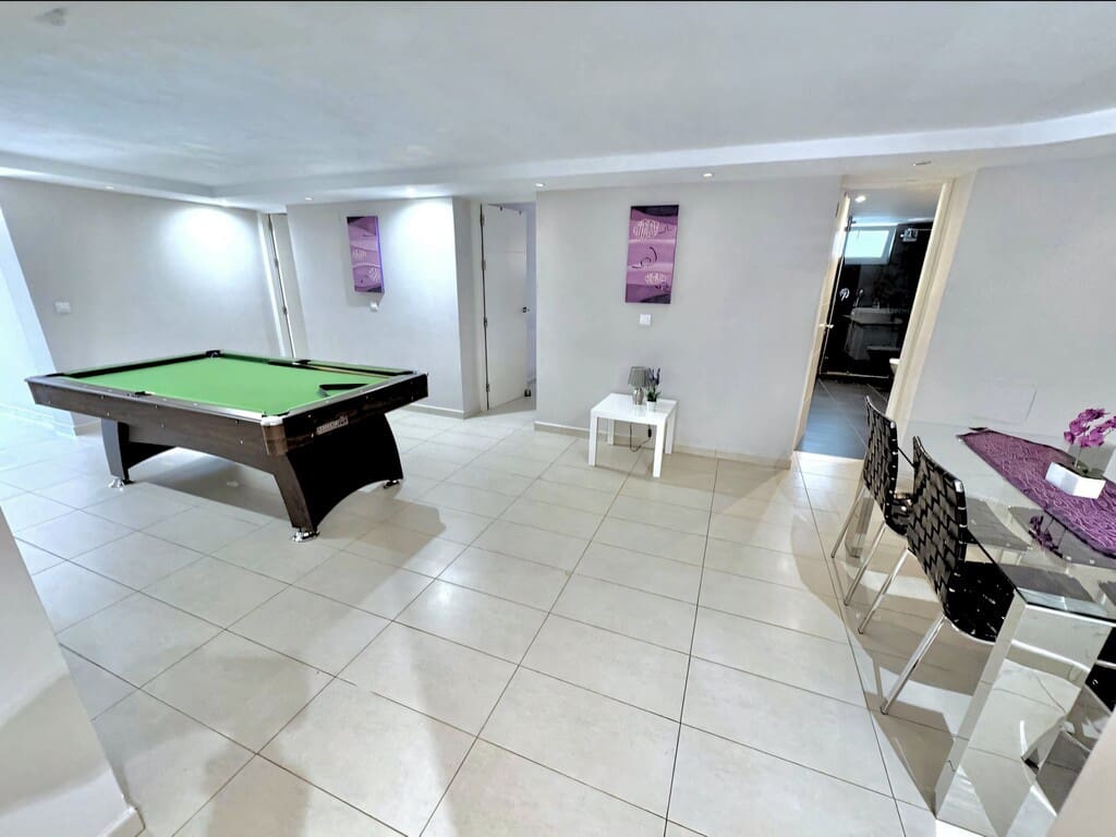 6 soverom Villa til salgs i Mijas Costa med svømmebasseng garasje - € 1 350 000 (Ref: 10075390)