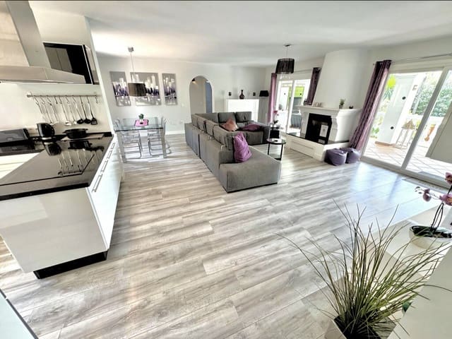 6 soverom Villa til salgs i Mijas Costa, Mijas med svømmebasseng garasje - € 1 350 000 (Ref: 10075390)
