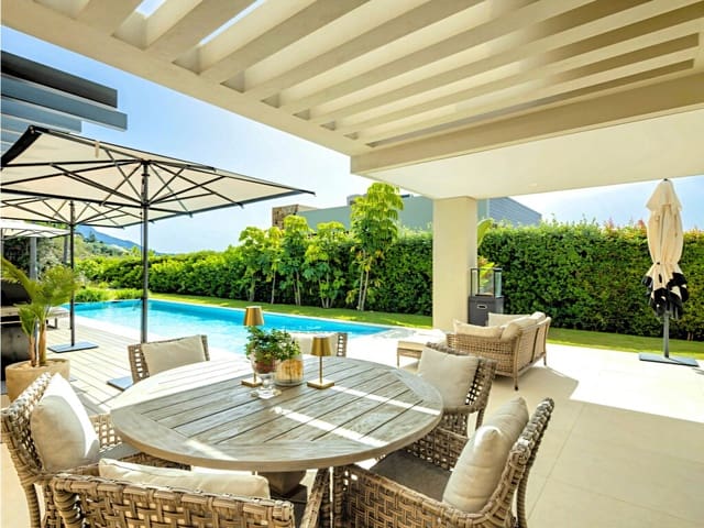 4 makuuhuone Huvila myytävänä paikassa Nueva Andalucia, Marbella mukana uima-altaan 
autotalli - 5 695 000 € (Ref: 10075391)