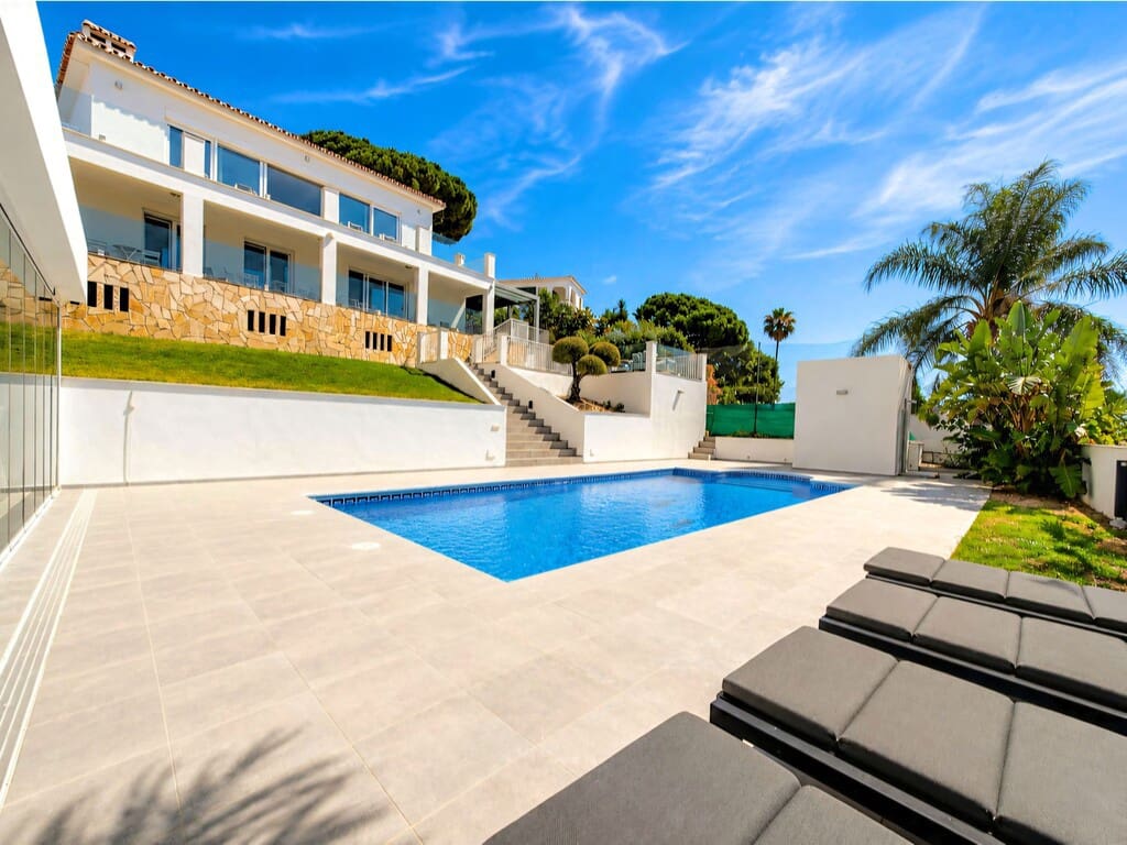4 bedroom Villa for sale in La Cala de Mijas with pool garage - € 2,095,000 (Ref: 10077693)