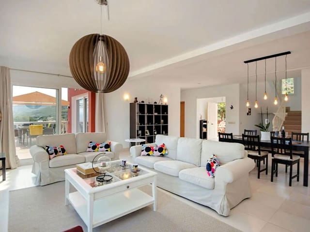 4 bedroom Villa for sale in Alhaurín de la Torre with pool garage - € 895,000 (Ref: 10085569)