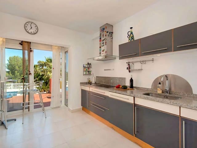 4 bedroom Villa for sale in Alhaurín de la Torre with pool garage - € 895,000 (Ref: 10085569)