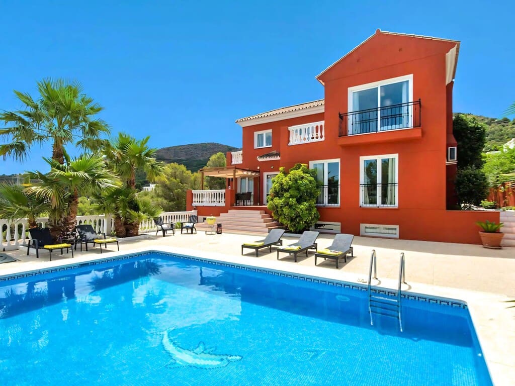 4 soverom Villa til salgs i Alhaurin de la Torre med svømmebasseng garasje - € 895 000 (Ref: 10085569)