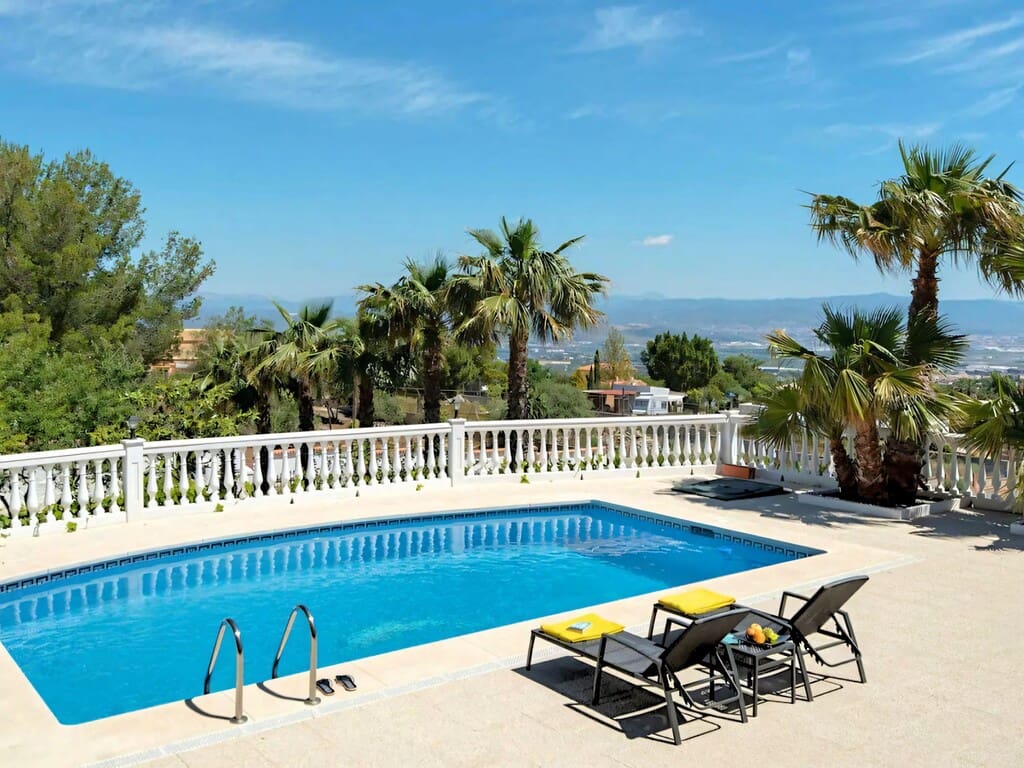 4 soverom Villa til salgs i Alhaurin de la Torre med svømmebasseng garasje - € 895 000 (Ref: 10085569)