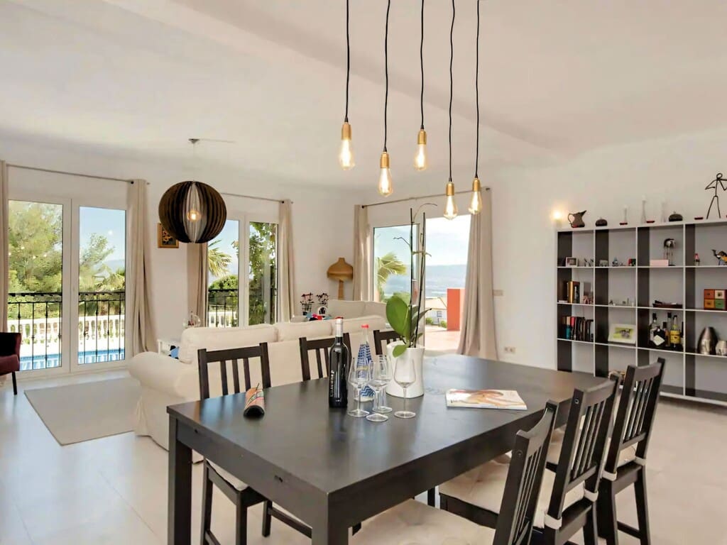 4 soverom Villa til salgs i Alhaurin de la Torre med svømmebasseng garasje - € 895 000 (Ref: 10085569)
