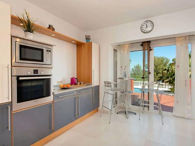 4 bedroom Villa for sale in Alhaurín de la Torre with pool garage - € 895,000 (Ref: 10085569)