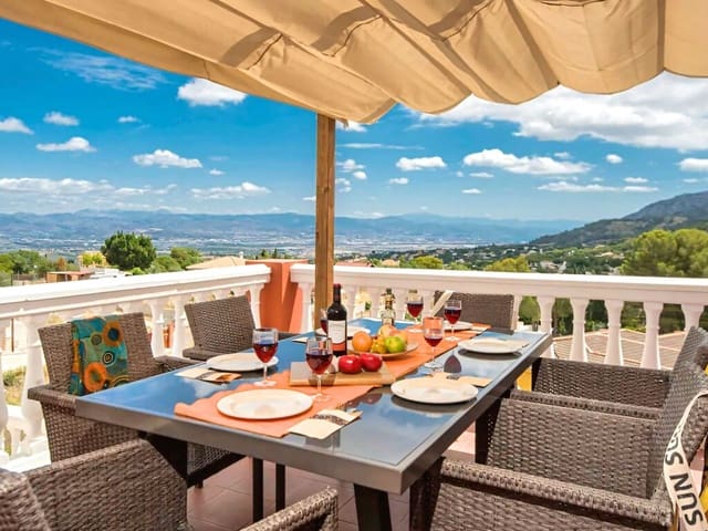 4 bedroom Villa for sale in Alhaurín de la Torre with pool garage - € 895,000 (Ref: 10085569)