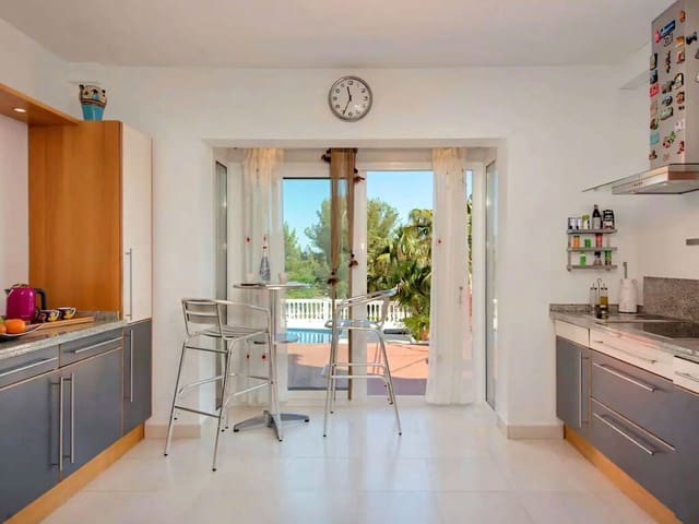 4 bedroom Villa for sale in Alhaurín de la Torre with pool garage - € 895,000 (Ref: 10085569)