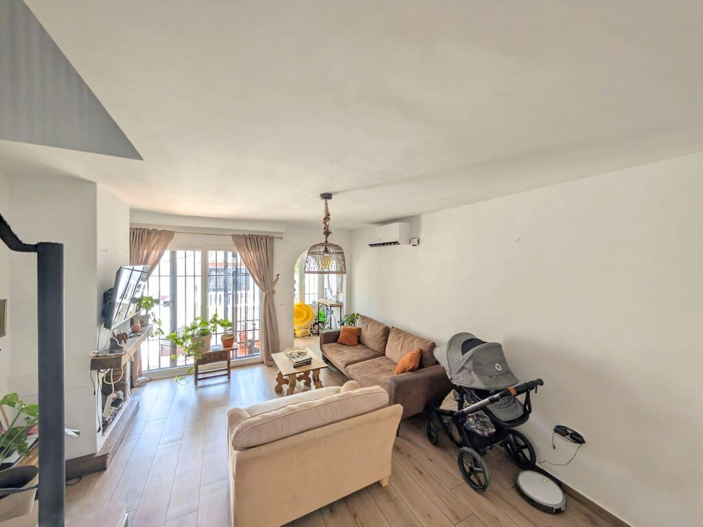 3 quarto Casa em Banda para venda em Riviera del Sol com piscina - 415 000 € (Ref: 10085570)