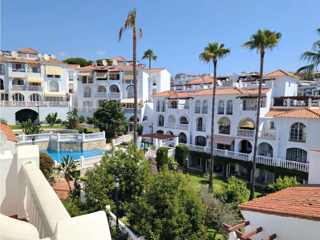 3 quarto Casa em Banda para venda em Riviera del Sol com piscina - 415 000 € (Ref: 10085570)