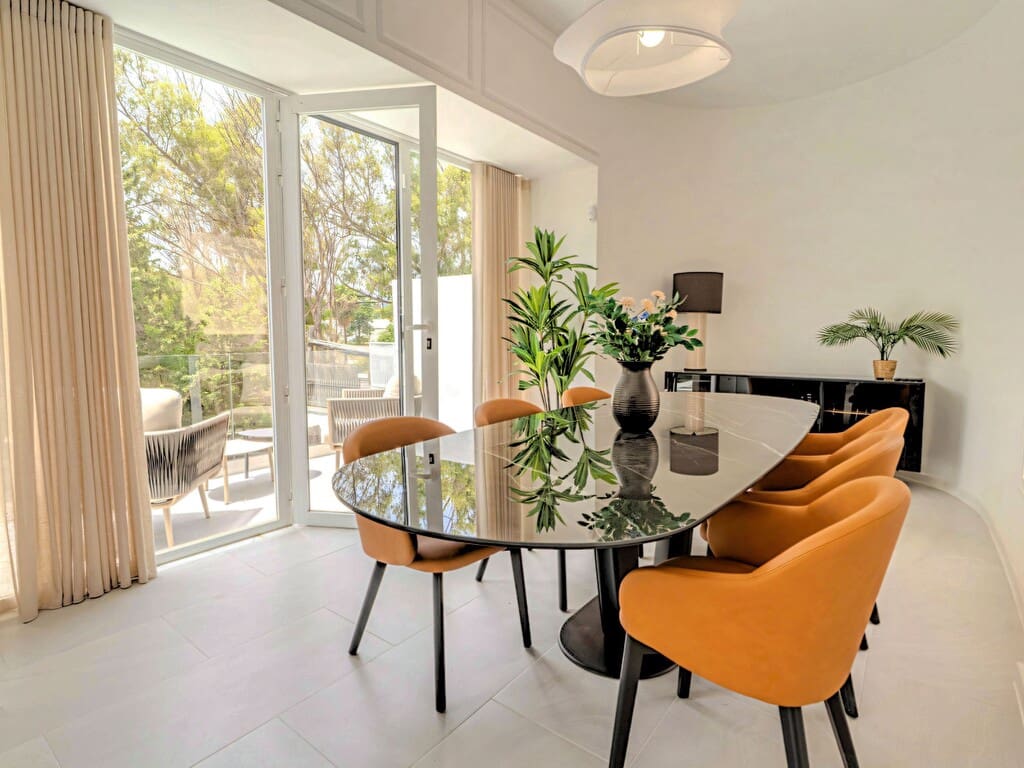4 soveværelse Villa til salg i Nueva Andalucia med swimmingpool garage - € 1.995.000 (Ref: 10088943)