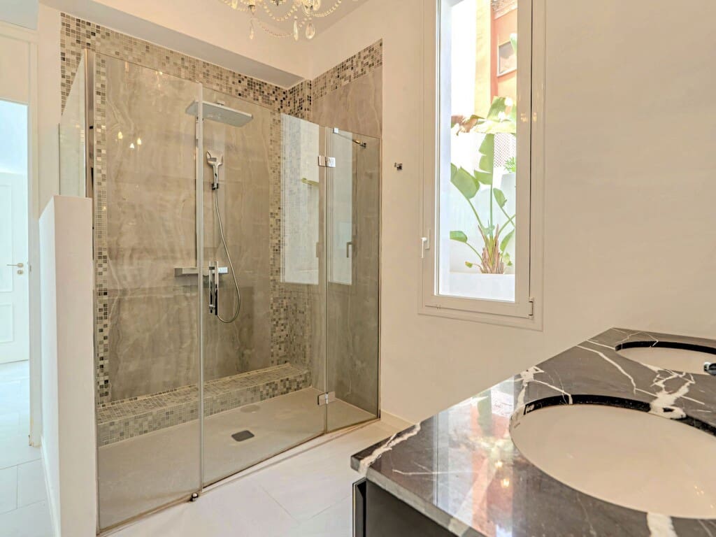 4 soveværelse Villa til salg i Nueva Andalucia med swimmingpool garage - € 1.995.000 (Ref: 10088943)