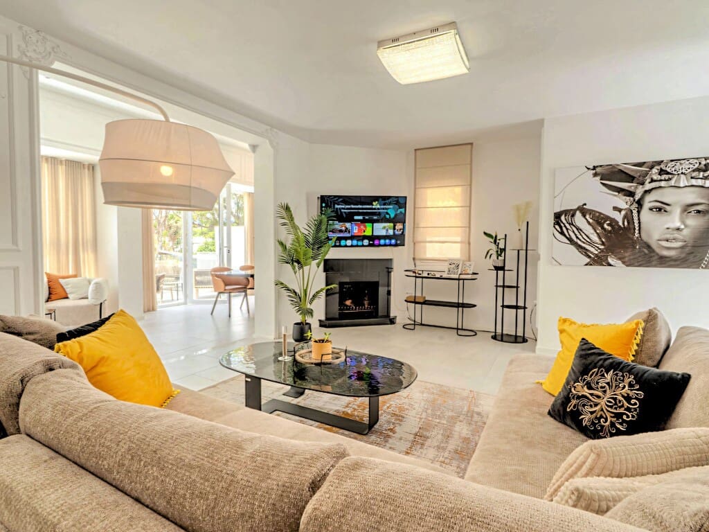 4 soveværelse Villa til salg i Nueva Andalucia med swimmingpool garage - € 1.995.000 (Ref: 10088943)