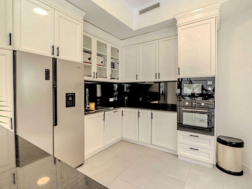 4 soveværelse Villa til salg i Nueva Andalucia med swimmingpool garage - € 1.995.000 (Ref: 10088943)