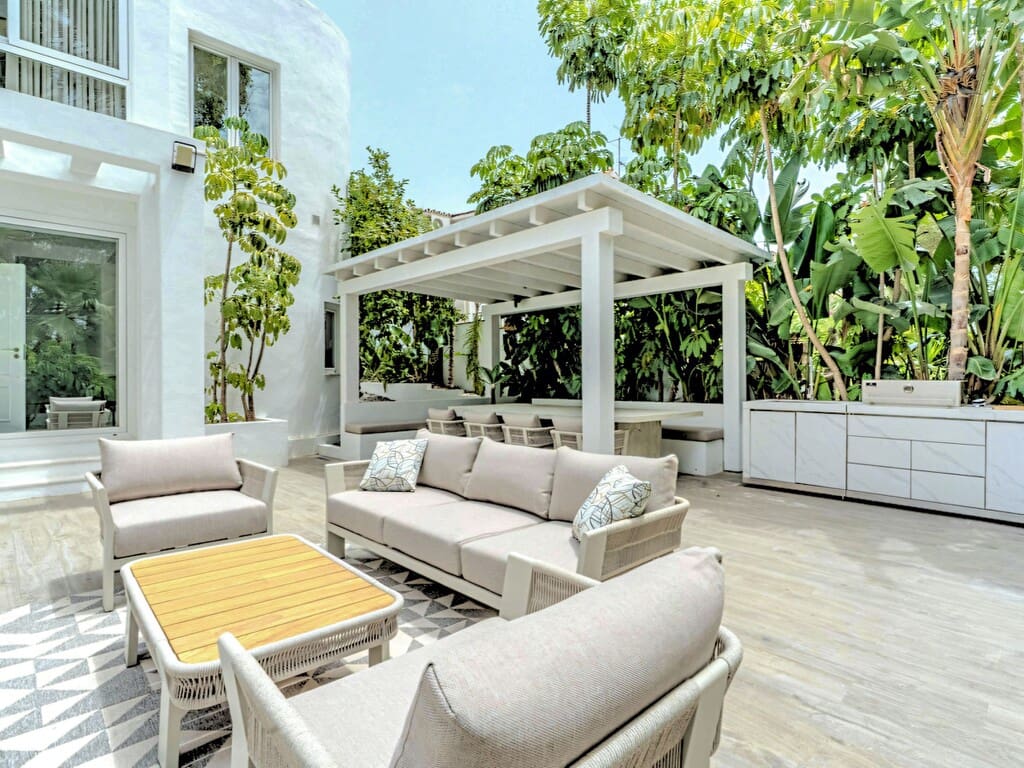 4 soveværelse Villa til salg i Nueva Andalucia med swimmingpool garage - € 1.995.000 (Ref: 10088943)