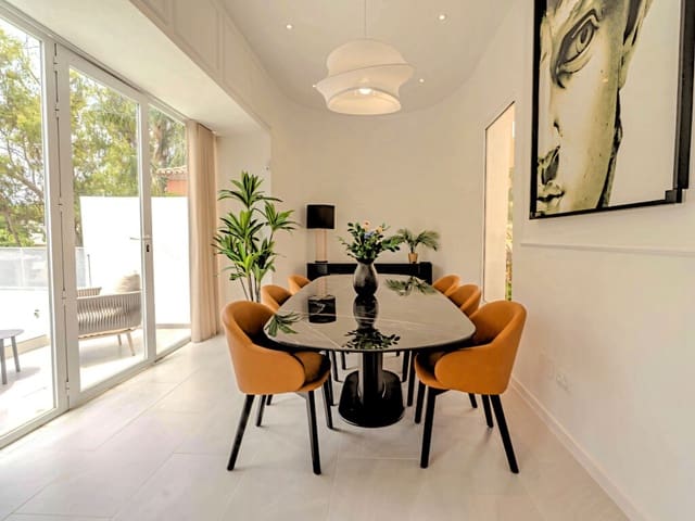 4 sypialnia Willa na sprzedaż w Nueva Andalucia, Marbella z basenem garażem - 1 995 000 € (Ref: 10088943)