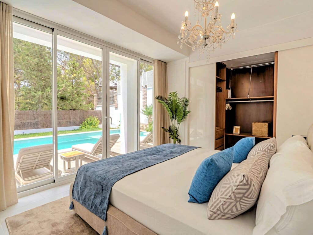4 soveværelse Villa til salg i Nueva Andalucia med swimmingpool garage - € 1.995.000 (Ref: 10088943)