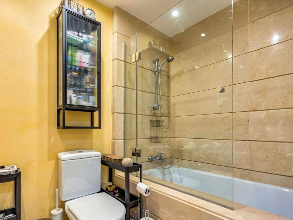3 makuuhuone Omakotitalo myytävänä paikassa La Cala de Mijas mukana uima-altaan 
autotalli - 495 000 € (Ref: 10090132)
