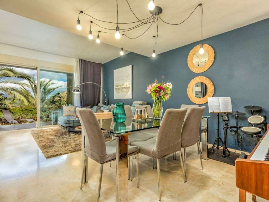 3 makuuhuone Omakotitalo myytävänä paikassa La Cala de Mijas mukana uima-altaan 
autotalli - 495 000 € (Ref: 10090132)