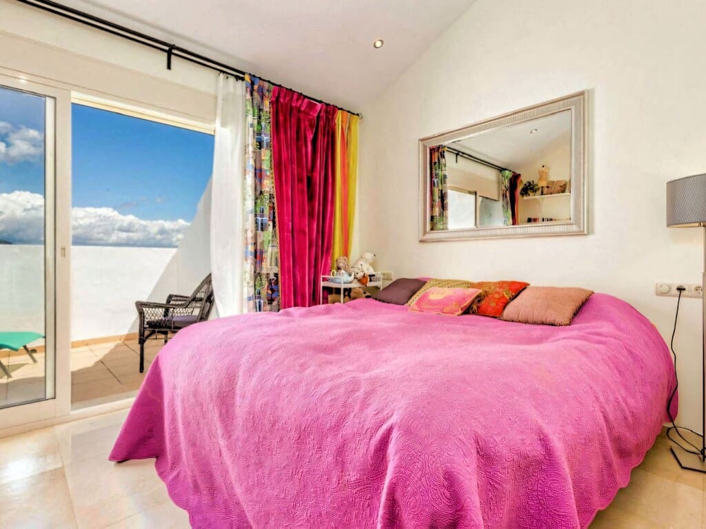 3 makuuhuone Omakotitalo myytävänä paikassa La Cala de Mijas mukana uima-altaan 
autotalli - 495 000 € (Ref: 10090132)