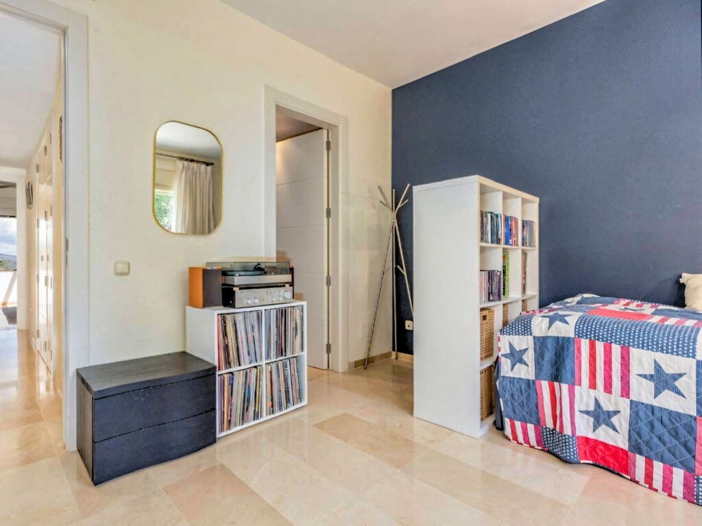 3 makuuhuone Omakotitalo myytävänä paikassa La Cala de Mijas mukana uima-altaan 
autotalli - 495 000 € (Ref: 10090132)