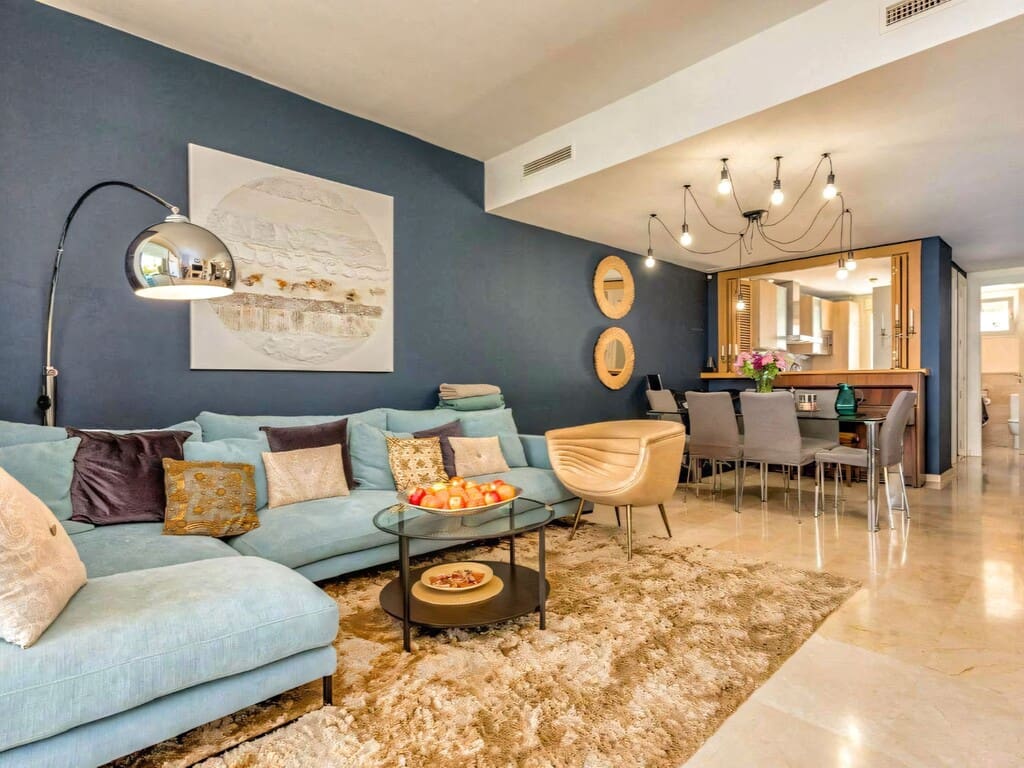 3 makuuhuone Omakotitalo myytävänä paikassa La Cala de Mijas mukana uima-altaan 
autotalli - 495 000 € (Ref: 10090132)