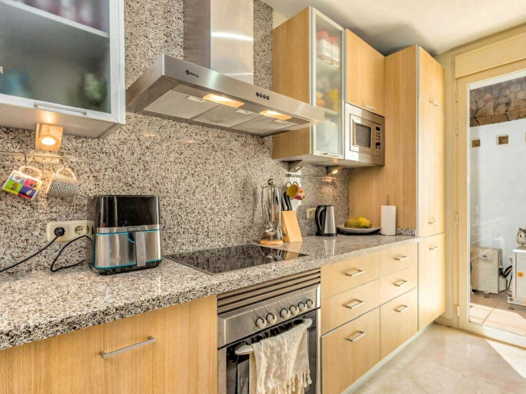 3 makuuhuone Omakotitalo myytävänä paikassa La Cala de Mijas mukana uima-altaan 
autotalli - 495 000 € (Ref: 10090132)