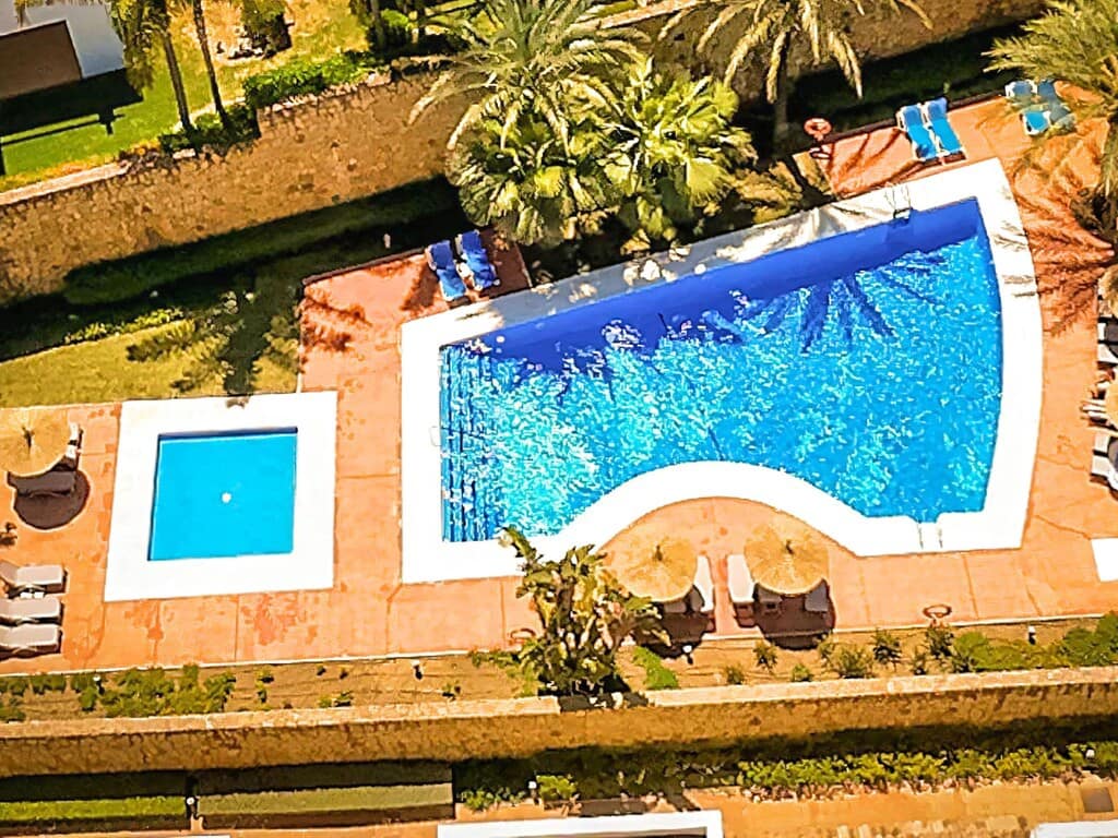 3 makuuhuone Omakotitalo myytävänä paikassa La Cala de Mijas mukana uima-altaan 
autotalli - 495 000 € (Ref: 10090132)