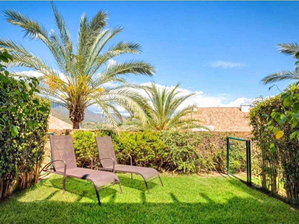 3 makuuhuone Omakotitalo myytävänä paikassa La Cala de Mijas mukana uima-altaan 
autotalli - 495 000 € (Ref: 10090132)
